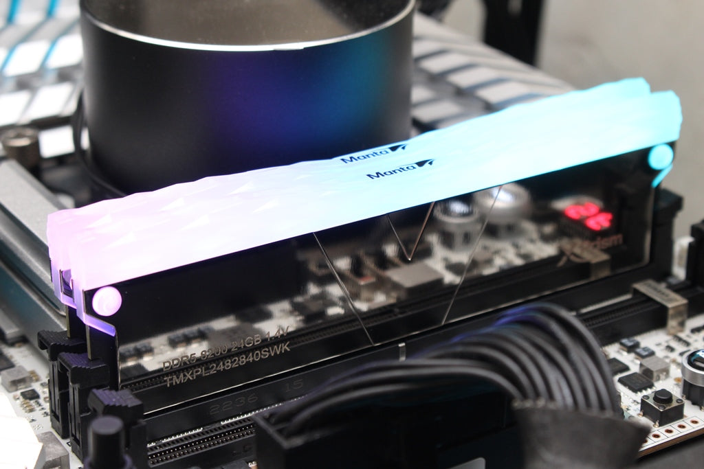 3CJOHNHARDWARE: v-color Manta XPrism RGB DDR5-8200 48GB kit超頻